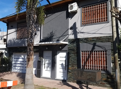 Venta Casa + Depto. Merlo Apto Credito. Calle Mitre Al 2000