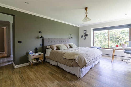 Casa En Venta De 5 Dorm En Suit. En Lo Barnechea!!