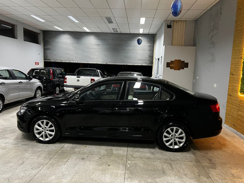 Volkswagen Jetta 2.0 Comfortline Flex 4p Automática