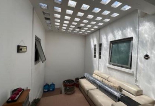 Local Comercial Con Departamento En Venta Col. Guadalupe Inn