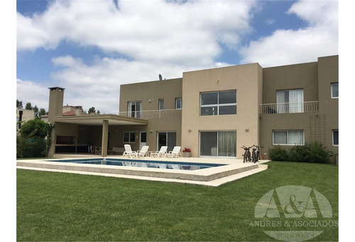 Bs As Village, Casa En Venta