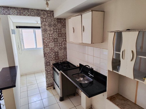 Apartamento Aconchegante Com 2 Dormitórios, Ar-condicionado, Banheiro Social Com Box, Sala Com 2 Ambientes E Sacada/varanda, Cozinha Tipo Americana, Área De Serviço, Piso Frio, 1 Vaga De Garagem.