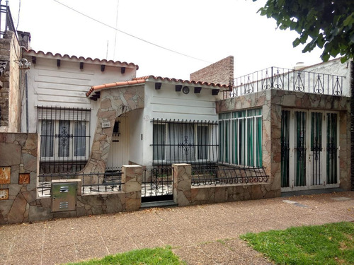 Imagen 1 de 17 de Casa De 3 Dormitorios En Venta Con Quincho Parrillero Y Pileta Zona Sur Rosario
