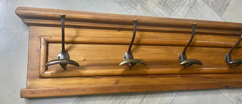Perchero De Madera -5 Ganchos Saco- Macizo- Marrón (Usado)