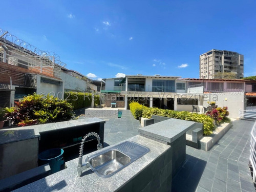 Casa En Venta En Colinas De Bello Monte Remodelada Caracas Areas Sociales Seguridad