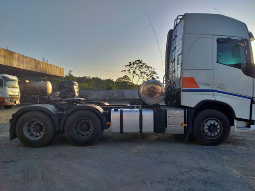 Imagem 5 de 12 de Volvo Fh540 6x4 2020 Bug Leve C/ Suspensão De Mola