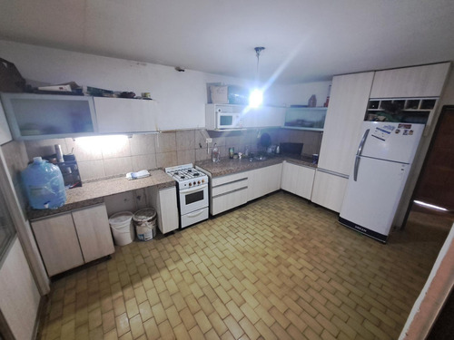Casa En Venta. Barrio Rosedal. Con Patio.