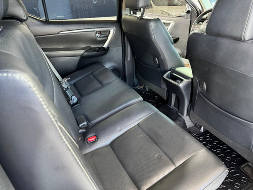 Toyota Hilux SW4 2.8 D-4D TURBO DIESEL SRX 4X4 AUTOMÁTICO