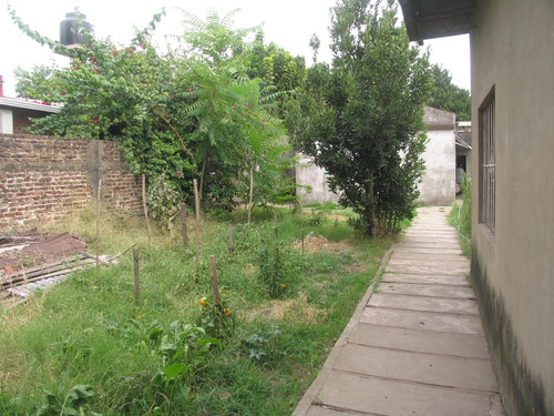 Imagen 2 de 4 de Buen Lote 10x30, Con Viviendas Y Galpon