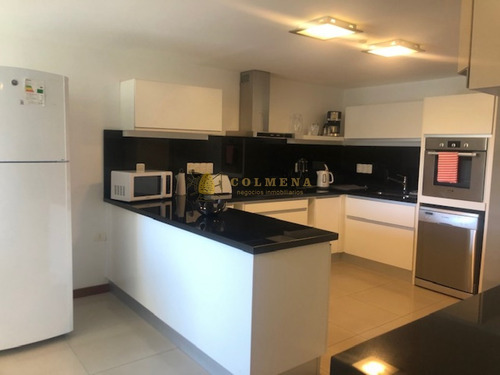 Apartamento En La Brava, De 3 Dormitorios Cuenta Con Excelentes Servicios, Vista Plena Al Mar - Consulte!!!!!!!!-ref:2383