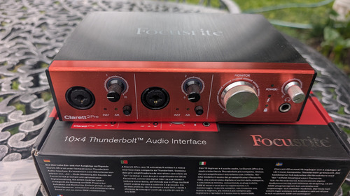 Interfaz De Audio Focusrite Clarett Thunderbolt 2pre 220v Rojo (Usado)