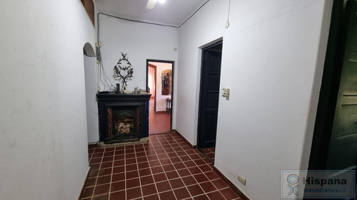 Hermosa Casa En Venta Sobre La Calle J.r Jimenez, En El Barrio Los Jazmines. Del Viso, Pilar