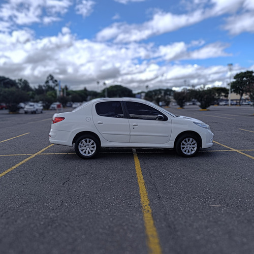 Peugeot 207 1.4 Sedan Allure 75cv