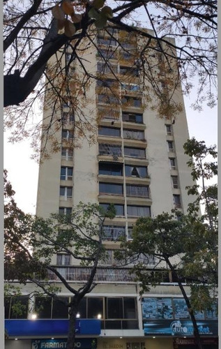 Vendo Apto  292m2 6h/3b/2p La Urbina 4226