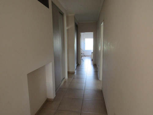 Casa En Venta - 3 Dormitorios 3 Baños - Cochera - 1.600mts2 - Chivilcoy