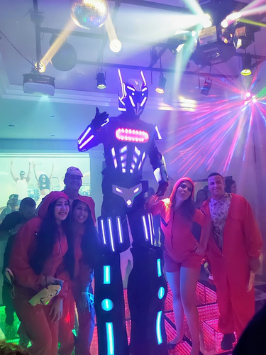 Imagem 4 de 6 de Robô De Led Gigante Locação Para Animar Promoção