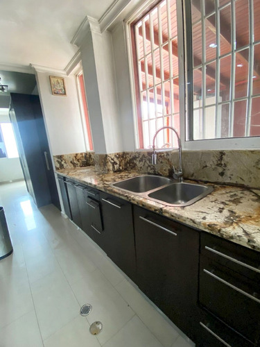 Apartamento 250 Mt2 Playa Mansa Res. Karla-doris R