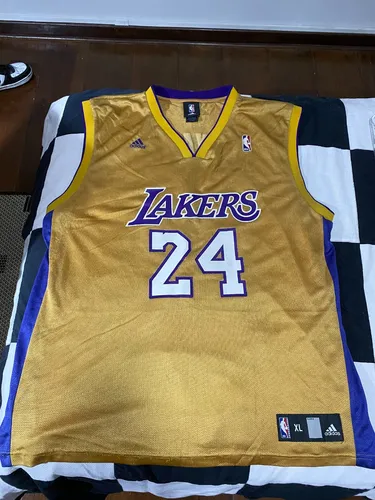 Chaveiro Camisa amarela Kobe Bryant 24 e Bola de Basquete Roxa