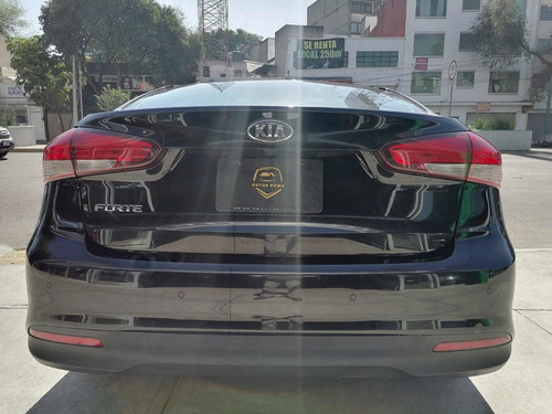 Imagen 4 de 13 de Kia Forte 2.0 Ex At 2018
