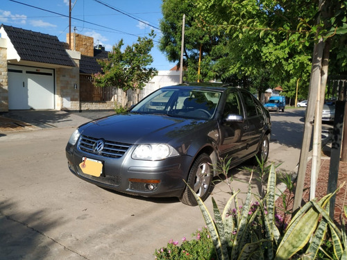 Bora Trendline 2.0 - Año 2010 - 105.000km