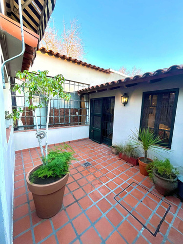 Hermosa Propiedad Al Estilo Colonial Con Excelente Ubicación