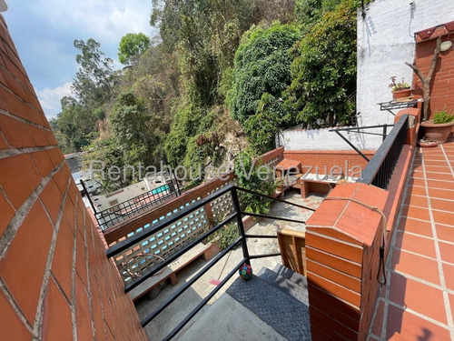 Cómoda Y Acogedora Casa De Múltiples Niveles En Venta Ubicada En La Trinidad 25-17807