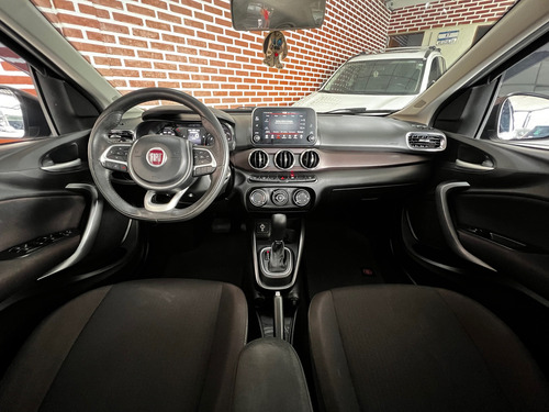 Fiat Cronos 1.8 Precision 16v Flex Aut. 4p