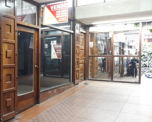 Imagen 1 de 4 de Excelentes Locales Comerciales En Pleno Centro De La Ciudad!