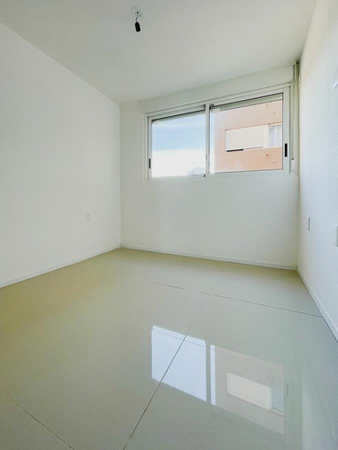 Venta Con Renta Apartamento De 2 Dormitorios Con Terraza En Tres Cruces