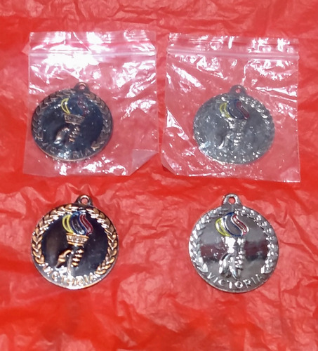 Medallas Plateada Y Cobriza Por $2