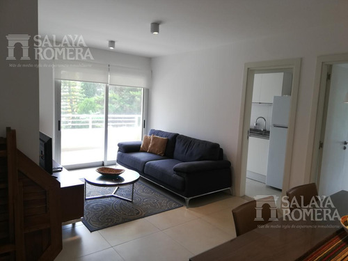 Venta Apartamento  Mansa, Vista Al Mar!  2 Dormitorios  Parrillero Propio - Punta Del Este