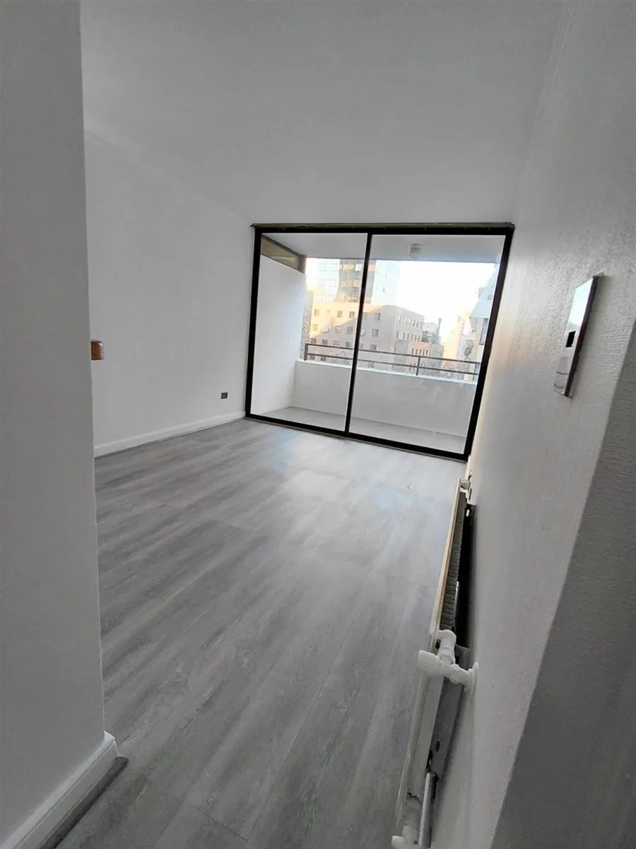 Imagen 1 de 13 de Departamento En Arriendo De 1 Dorm. En Las Condes Estaciona