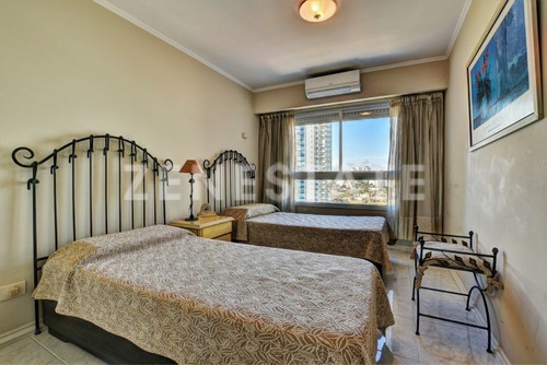 Venta De Apartamento 3 Dormitorios En Playa Mansa,