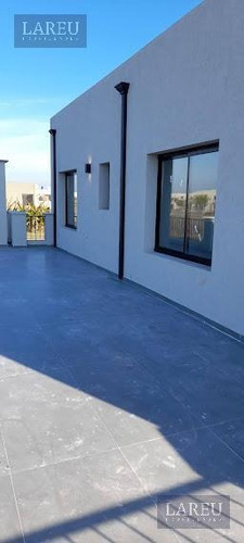 Imagen 9 de 17 de Casa En Venta - Barrio El Canton, Puerto
