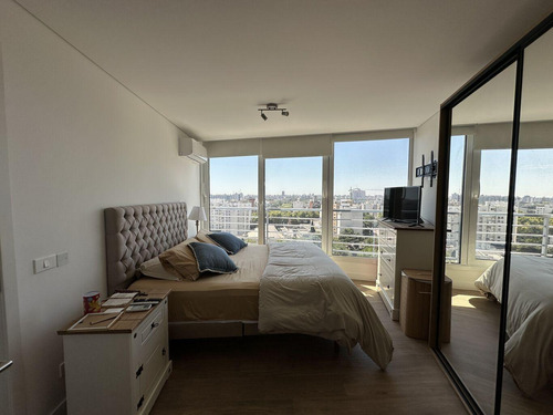 Venta Con Renta Apartamento 2 Dormitorios En Edificio Joy. Garage