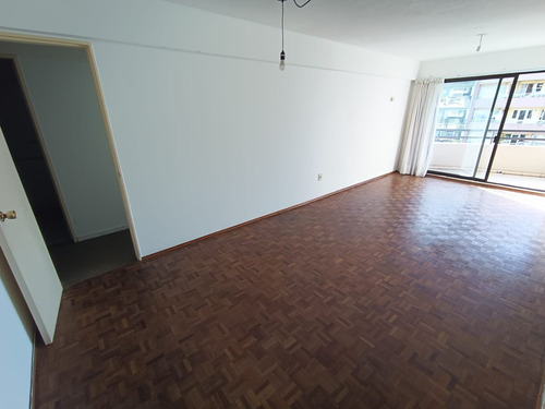 Apartamento En Alquiler De 3 Dormitorios C/ Cochera En Pocitos