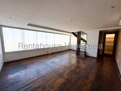 Casa En Venta En Alto Hatillo Con Imponente Vista Panorámica Al Ávila