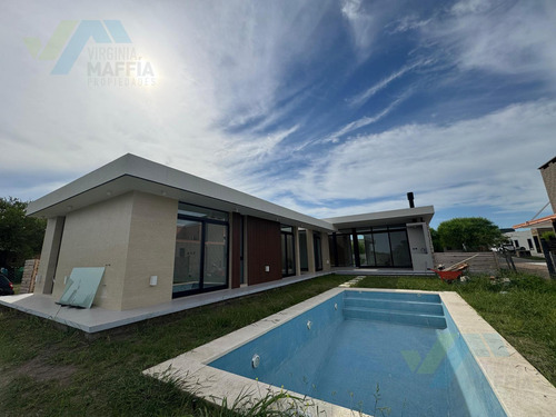 Venta De Casa Son Pileta - San Ramiro Pilar Del Este