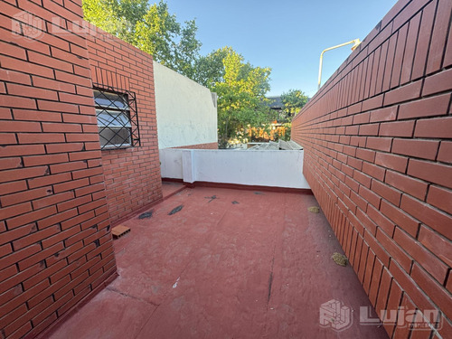 Venta Casa En Mataderos Albariño 900 - 5 Ambs Patio, Garage, Terraza