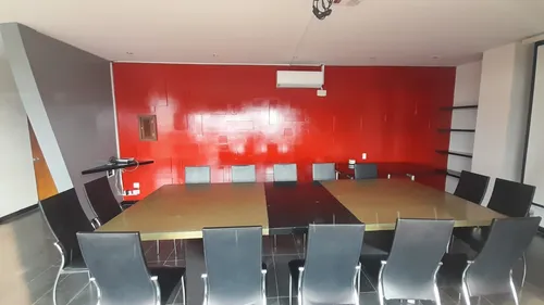 Se Arrienda Oficina Totalmente Amoblada, Excelente Ubicación, Lista Para Ocupar, Perfectas Condiciones Del Mobiliario