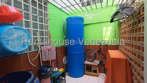 Bray Montoya Vende Amplio Apartamento En Zonas Oeste De La Ciudad De Barquisimeto En Piso Bajo Posee 3 Habitaciones 2 Baños Vigilancia Las 24 Horas Gas Directo 2#5#1#3#5#3#5 Bray Montoya