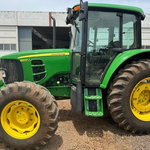 Trator John Deere 6100 J Ano 2021