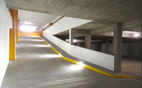 Garage Con Espacio Aereo Aprobado En Excepcional Ubicacion