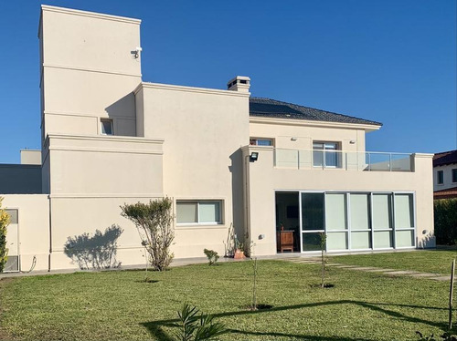Imagen 1 de 30 de Casa De 4 Dormitorios En Venta En Siete Soles, Barrio Verandas. Con Pileta.