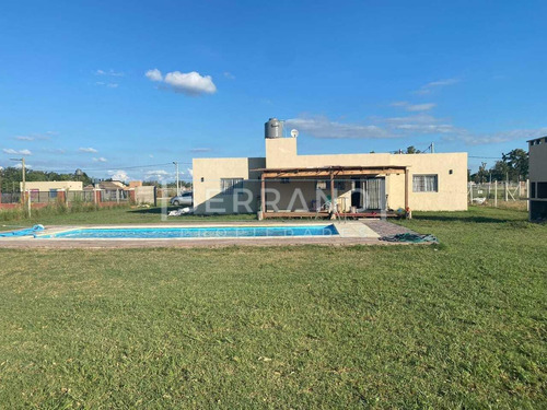 Venta - Casa Quinta - Barrio Parque Parada Robles - Parada Robles - Exaltación De La Cruz - Con Pileta - A Estrenar