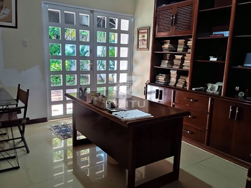Casa Estilo Contemporáneo Ubicada En El Parral. L.m