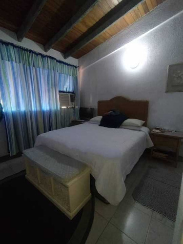 Imagen 3 de 10 de Se Vende Town House En Urb Campo Claro, Av Bella Vista