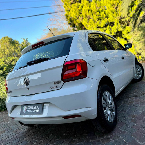 Imagen 8 de 15 de Volkswagen Gol Trend 2017 1.6 Trendline 101cv