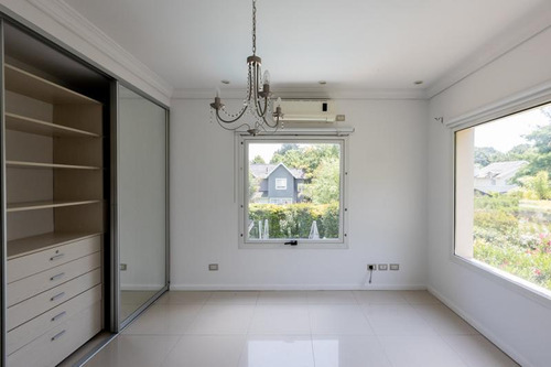 Casa De 5 Dormitorios En Venta En Solar Del Bosque. Canning-ezeiza-san Vicente.