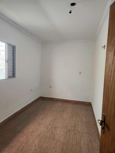Casa Térrea Com 02 Quartos E 02 Vagas De Garagem
